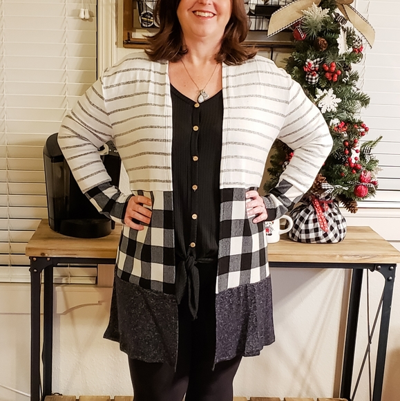 **Plus** White Buffalo Plaid Color Block Cardigan - Picture 2 of 3
